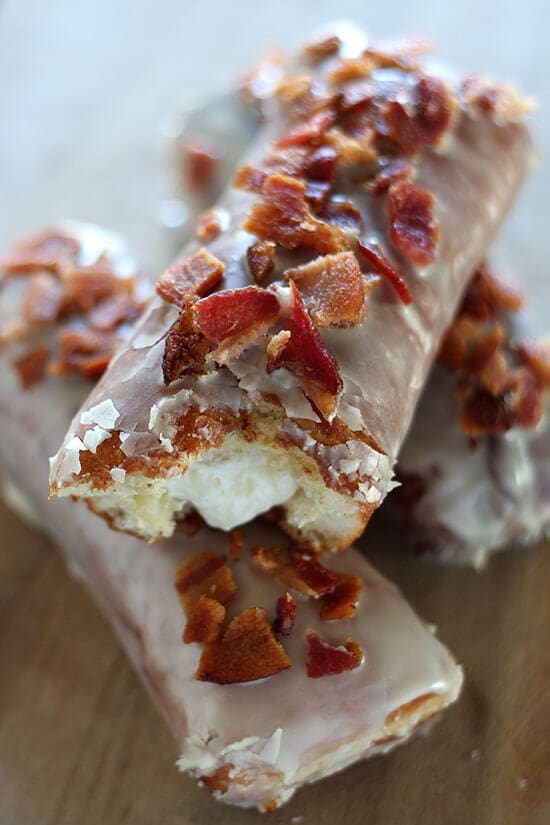 Holy YUM. Maple Bacon Bars met Bourbon Cream Filling... wordt het leven beter dan dit?!
